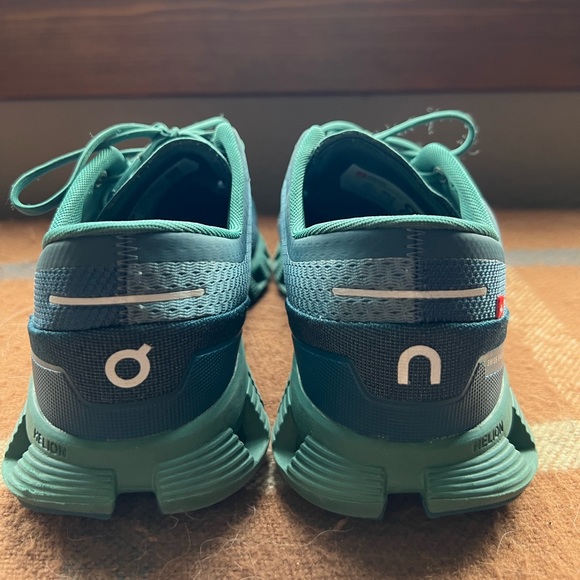 On brand helion running shoes - Picture 5 of 5